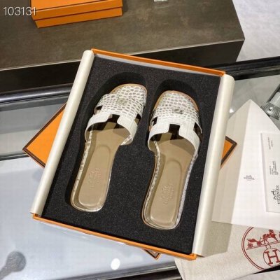 Hermes爱马仕 历史代表作品，永恒经典款h凉拖居家出行两不误，上脚颜值超高！原版鞋1:1制作，顶级版本，上脚非常舒服大方，大牌名明最爱的奢侈品。高档华丽的完