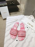 跑量价平底 ，高跟 ，钻面50D*or春夏新色CD迪奥女士老花刺绣皮底拖鞋克里斯丁迪奥一直是华丽与高雅的代名词，在时尚殿堂一直是雄踞顶端特別值得一提的是：鞋底绣