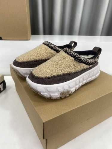 Ugg 24Ss秋冬新品 专柜最新爆款 轮胎底运动羊毛系列 上脚超可爱，塔斯曼轮胎底鞋各种搭配 休闲风 超酷风 甜美，混搭风格 厚底元素不变增加超级聚光的轮胎底