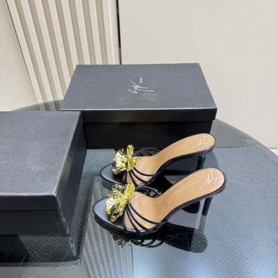 Giuseppe Zanotti 25ss新品 金花点缀高跟鞋果然很懂女人心GZ斩男又斩女的高跟鞋 爱了不愧是最懂女人的品牌 上新即售空尤其是侧面线条设计流畅自