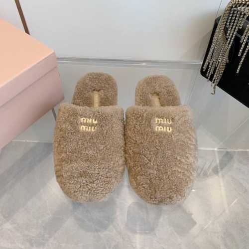 出厂价 Miumiu 秋夏系列穆勒鞋拖鞋包头小羊毛半拖zp开发 原版拆卸 对版拖鞋秒杀市面版本 Miu真的太少女啦 超级柔软舒服的脚感 材料：进口羊毛 原版橡胶