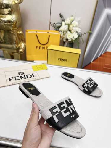 冲量价 真皮底+30 新款fendi芬迪，女士平底拖鞋. 时尚新颖.简约大气而不失雅致.原版1：1开发，材质与原版一致，上脚舒适，不累脚。 码数35-42 41