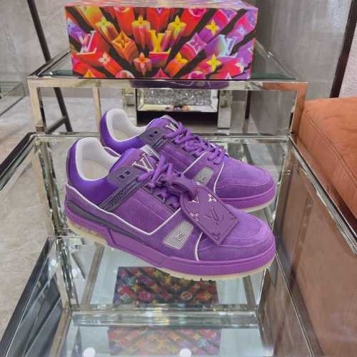 顶级版本 上线男款39-44 45.46 Virgil Abloh 向篮球鞋设计汲取灵感，推出标志性 LV Trainer 运动鞋，经典的花纹富含着整体的特性，
