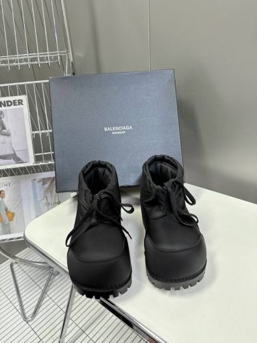 BALENCIAGA巴黎世家滑雪系列skiwear最新款情侣阿拉斯加雪地靴 正品RMB9630购入开发 完美复刻 设计师推出探索时尚界对于原创与挪用的概念、以全