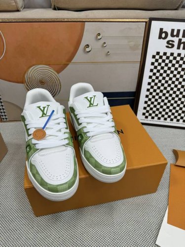Lv-Trainer路易-威登 Pk市场一切版本 情侣款 走秀新款 篮球板鞋 代购品质 原版1：1开发复刻！！上脚非常舒适 做工精细 鞋面由意大利进口小牛皮拼接