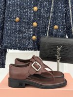 厂价Miumiu 缪缪25Ss走秀夹脚凉鞋一定是今夏穿搭的时髦尖子生主打一个简单且随性自然的美感面料采用进口小牛皮内里垫脚均为羊皮意大利进口牛皮大底Size：3