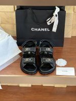 真皮大底高版本，颜色超全，且持续同步专柜增加中！ 皮面 布面 Chane※ 香家经典魔术贴凉鞋沙滩鞋 炸街款今年必须入手的小香凉鞋 小红书一大帮潮人秀，着实
