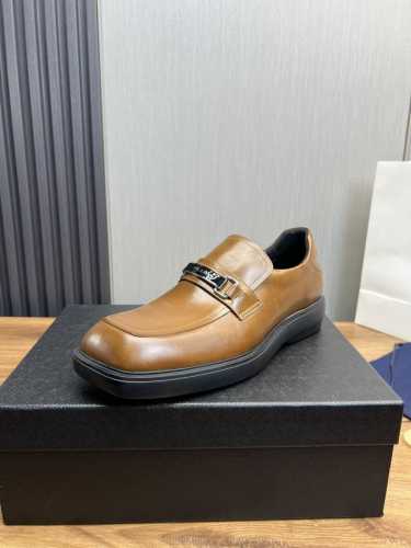 工厂价 Ｐｒａｄａ.普拉达男士商务休闲皮鞋，全部采用进口原版品牌皮料，只为打造更为舒适的穿着体验，鞋面：原版牛皮+进口牛皮里，原版防滑耐磨大底8-45 38.4