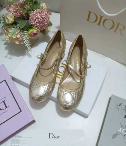 出厂价皮底 ，橡胶Dior Ss2024 New Arrival～迪奥24Fw新品珍珠蝴蝶结芭蕾舞鞋D家这一季的芭蕾舞平底鞋，舒适度极佳上脚舒舒服服的太好穿了～