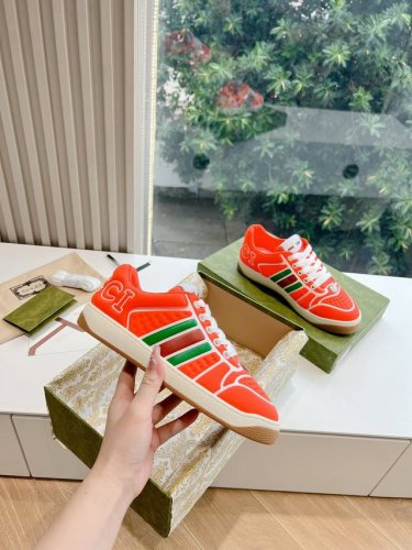 出厂：Gucci 古驰最新爆款系列休闲鞋运动鞋 老爹鞋跑鞋 小脏鞋板鞋 情侣款原版购入开发 做货 这一单品的设计从运动世界中汲取灵感，透过gucci视角焕新演绎