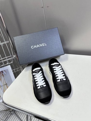 CHANEL香奈儿25p最新款运动鞋 最近真的火出圈啦 一上脚就被惊艳到了 舒适度简直绝了 非常秀气 美貌与舒适并存 还特别百搭 穿上轻松暴走一两万步没压力 脚