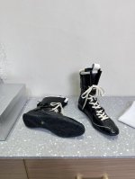 QUAI 小众潮牌 25ss春夏新款 走秀款德训 拳击靴 休闲靴设计理念源于拳击靴和芭蕾舞鞋两者的结合，动感而柔美～体现了纯正的运动元素和混合的魅力从柔和的粉彩