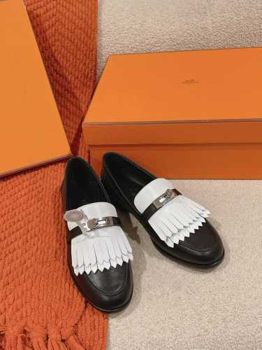 流苏 Hermes 爱马仕新款 Destin乐福鞋 时尚又百搭 超级舒服 每个细节都做到极致 原版定制麂皮 原版意大利真皮大底 大底：原版意大利真皮大底 Siz