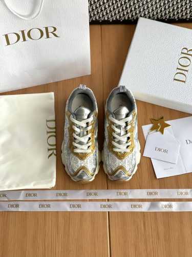 Dior Vibe系列整双鞋子采购Zp开发打造，全部定制材料，独家开模大底，细节全部对版出货，连包装也做到跟正品一样。码数:女35-40