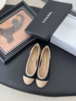 pp350 Chanel 25S新色芭蕾舞鞋 原版1:1复刻 经典中的经典 无论搭配裤装还是裙装都是完美 小圆头的设计很好的修饰脚型 ，小仙女们必备！ 跟高：2
