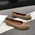 出厂 现货供应 Coach蔻驰经典款 Logo拼色平底单鞋 ，真正的原版1：1上脚炒鸡好看又舒服，还百搭，精细做工用心出品 深受美女们的钟爱，材质：专用logo