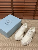 橙子出厂价 PRADA 普拉达新款 松糕厚底乐福鞋 系带小皮鞋单鞋刘雯众多网红上脚，今年非常爆，穿上 增高 休闲两不失误，清爽的表现足以表达对鞋子的个个细节的把