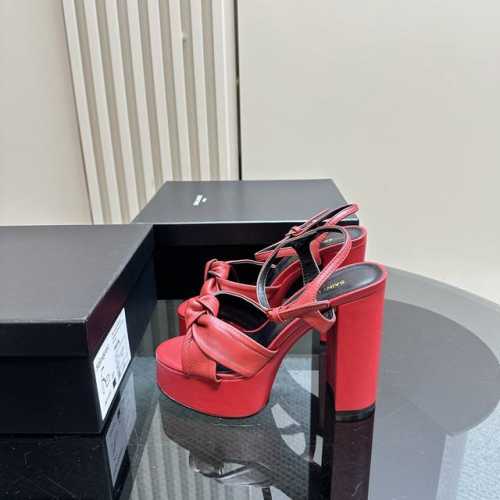Saint Laurent 圣罗兰 Ysl专柜主打款防水台恨太高蝴蝶结凉鞋 高端定制顶级品质 延续家族经典鞋面蝴蝶结设计，简约大气，防水台超高大粗跟让mm轻松驾