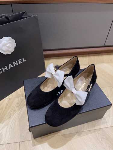 顶级版本 Chanel24 A手工坊 蝴蝶结 玛丽珍新 品最美系列 水钻 芭蕾单鞋 鞋面：进口牛绒，羊皮 水钻 内里：采用混种进口小羊皮 伸进去软软的哦 大底：