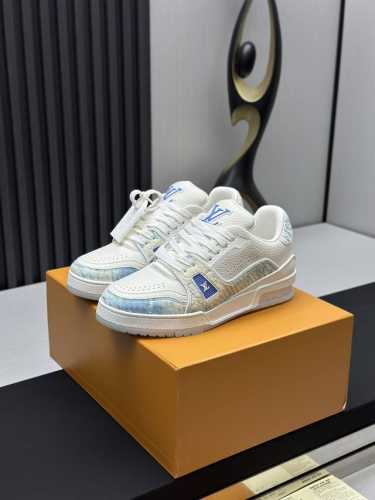 工厂直销 顶级版本 LV-路易威登-经典走秀新款空胶工艺 原版1：1开发复刻！！上脚非常舒适 奢侈用料，做工精细，中底印有欧洲制造英文字母鞋面由意大利进口小牛皮