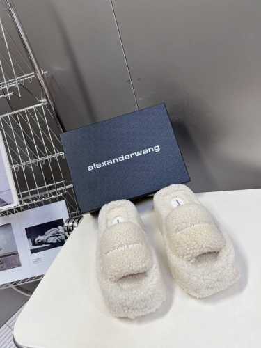 Alexander Wang 大王水钻厚底毛毛拖鞋 太好看了～很难不爱！ Bling Bling秋冬毛毛拖 露腿神器，没有比大王更懂女人心了 要闪更要美 原版水