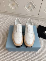 Prada 普拉达2025春夏新款 雕花麻绳松糕鞋 系带厚底皮鞋顶级品质经典回归，复古潮流；10年前火得一塌糊涂的鞋子增高好看、复古时髦进口开边珠牛皮 牛皮内里