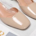 Dior Ss24迪奥 新品｜ 玛丽珍中空凉鞋 Cd家这一季的玛丽珍别具一格，优雅气质～ 上脚超好看 ，柔软舒适日常高频搭配单品！ 材料与工艺： 原版定制牛皮面