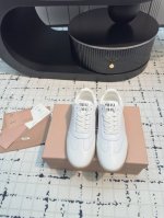Miumiu 24Ss 秋冬新款 情侣 德训鞋 复古休闲鞋 最新款德训小白鞋，在找小白鞋还要复古的还要舒适的 还要那种德训鞋的可以看过来了 秋冬火爆款休闲鞋，今