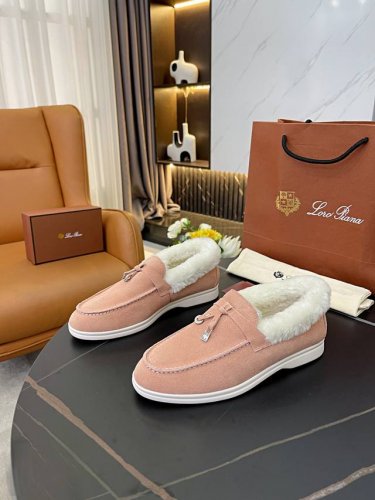 Loro Piana 顶级正品级购买原版1:1复制于1924年4月24日一手创立现有的loro Piana公司 家族经营至今已是第六代，为讲求品味及对质量有要求