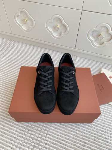 Loro Piana 新款运动鞋休闲板鞋 舒适百搭自带慵懒的高级感明星、时尚博主的私服街拍神器 材质：对版甄选羊京面料，羊皮内里 大底：私模耐磨高弹牛筋底 码数