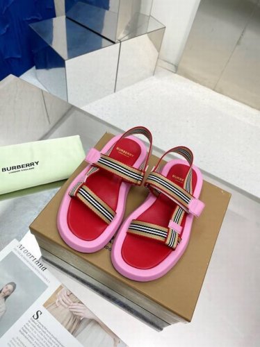男装(39-44.不退换44.45)P250新品上架Burberry 巴宝莉平底拖鞋渠道货 硫化一脚蹬巴宝莉帆布鞋原厂跟单，必须专柜一致！鞋面采用宝莉经典格纹纹