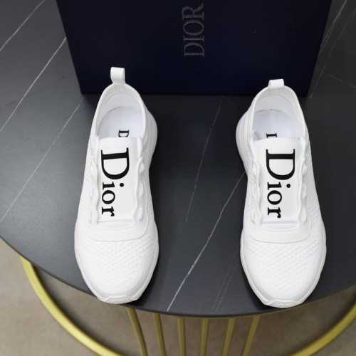 出厂价： 顶级原单 Dior 迪奥 -高端品质 原单 -鞋面：进口双层针织、鞋舌品牌塑胶logo -内里：垫脚；柔软 高韧性布匹 -大底：原版轻便耐磨 橡胶：成