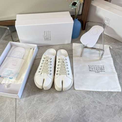 出厂价 独家私模新款 Maison Margiela 新款白色logo印图分趾帆布休闲鞋。买原版历经二个多月反复复刻终于出货了。材料，工艺，做工就不一一详细描述