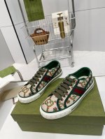 工厂价女 男10 Gucci Tennis 1977系列低帮运动鞋来啦迪士尼Disney 与Gucci Off The Grid合作系列早秋系列：原版鞋底、原版