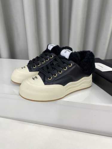Chanel 24K 秋冬专柜新款羊毛运动鞋 天花板顶级品质 这款鞋子真的是小个子福星，厚底5Cma 更精致一点 菱格，显腿瘦，关键是上脚很舒服 鞋面：进口牛皮