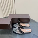 网面片360 钻面390 alaia 渔网人字拖系列新品 火爆单品，时下流行审美。不过应该就今年吧，这牌子过了今年应该没戏，所以趁着有热度，赶紧时髦一把！ si