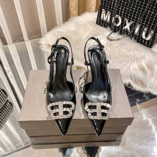 橙子出厂价 Balenciaga 巴黎世家新款 Bb扣水钻扣尖头细跟 高跟凉鞋 高跟鞋 巴黎世家的鞋子绝对开了挂，整双鞋的精髓就是它的鞋头了，够长够尖，并且不带