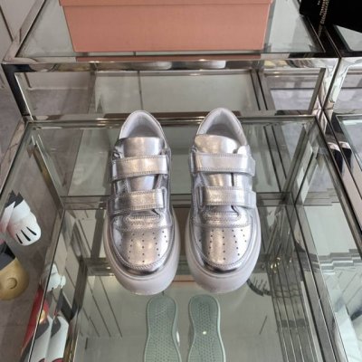 Acne Studios 24Ss 最新厚底休闲魔术贴笑脸小白鞋 最受欢迎的单品当属小白鞋，可以搭配出n种风格，无论你想扮成帅气的牛仔还是优雅的ol，它都能满足
