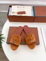 Loro Piana 乐悠翩雅 代购级别2025春夏新品 Summer Charms 经典金属吊坠羊猄面拖鞋 LP是意大利顶级奢侈品牌 低调奢华 设计都是一贯纯