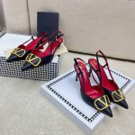 出厂： Valentino 华伦天奴经典款 V扣尖头细跟 高跟凉鞋 跟高：平底、4Cm、6Cm、8Cm 码数：34-42