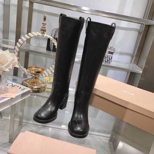 出厂16寸 已认证 Miumi* 秋冬走秀新款长靴今年最值得入手的靴子 没有之一！超多网红明星上脚 Miumiu今年秋冬确实泰酷辣 秋冬限定款 专柜非常难买 看