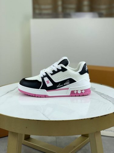工厂价 新款 原单系列 顶级版本 2024Louis*Vuitto* LV Traine 走秀款TRAINER 大底和面料私模 绝对下血本费心思的一款鞋子 自V