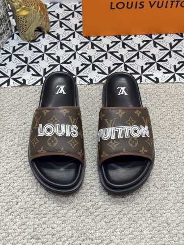 Loui* Vuitto* 顶级原单路易威登~奢品拖鞋，路易威登新款拖鞋火爆上市，凹凸花型看上去很软糯超级百搭。鞋面意大利专用面料，标志图形高品质工艺，鞋底：原