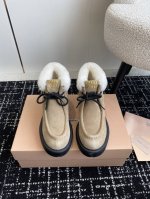 代购级麂皮 擦色牛皮 Miu Miu 24Ss 秋冬走秀新款 羊毛 休闲短靴 今年最值得入手的靴子 没有之一！ 超多网红明星上脚 Miumiu今年秋冬确实泰酷辣