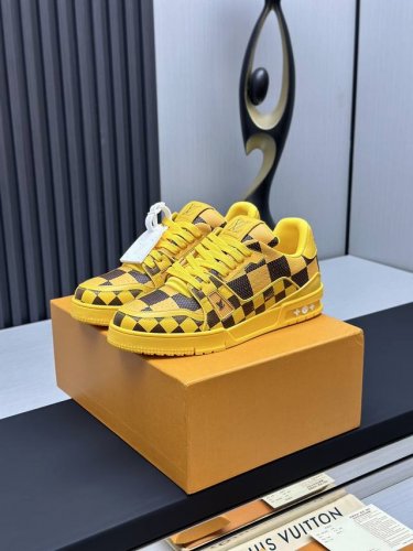 工厂直销 顶级版本 LV-路易威登-经典走秀新款空胶工艺 原版1：1开发复刻！！上脚非常舒适 奢侈用料，做工精细，中底印有欧洲制造英文字母鞋面由意大利进口小牛皮