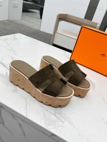 Hermès ，版型做工材料升级。Hermes市场最高版本纯手工鞋 顶级产品爱马仕松糕鞋 早春新款原版一样， 师傅级纯手工打造 ！高端定制，独家产品，行业最高版