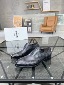 B 顶级代购 布 炸街男神休闲系列皮鞋专柜同步发售原厂配置，意大利进口牛皮面料，全进口水染牛皮里垫，鞋底：帝原厂特供原版底超级舒适，原厂跟单货 高品质，可随意进