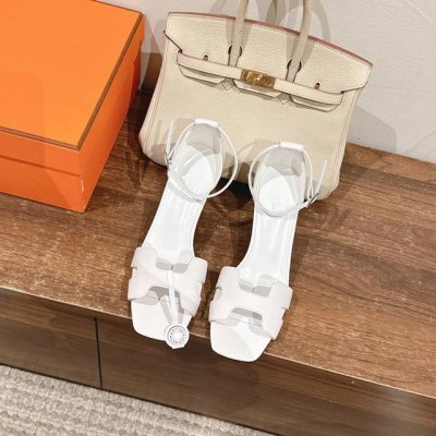 7cm组图 出厂价 Hermes 爱马仕 Joy 70高跟凉鞋 时尚又百搭 搭配H鞋头 超级舒服 每个细节都做到极致 搭配同色调标志性纯鞋扣 设计简约流畅 打造