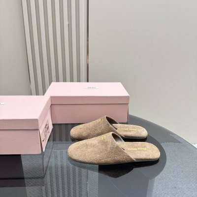 独家上新miu Miu2024系列穆勒鞋拖鞋包头小羊皮半拖zp开发 原版拆卸 对版拖鞋秒杀市面版本 Miu真的太少女啦 鞋面：羊京 鞋底：原版真皮鞋底 码数：3