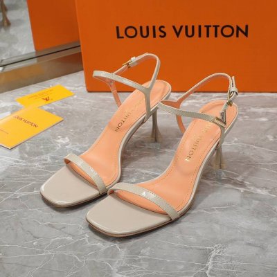 工厂价 女装女鞋 运动原单 LOUIS VUITTON 路易威登 新款一字带凉鞋鞋面：羊猄 漆皮内里：羊皮 鞋底：意大利真皮大底 跟高：7.5cm 9.5cm码